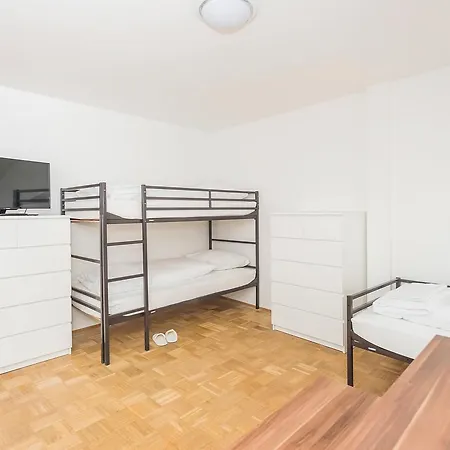 Messe & Monteur City Hostel